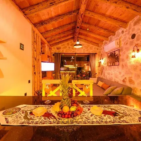 Kalkan / Patara'da Dogayla Ic Ice Balayi Villasi Vila