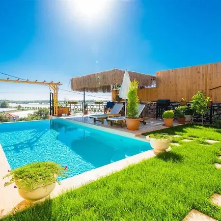 Kalkan / Patara'da Dogayla Ic Ice Balayi Villasi Vila