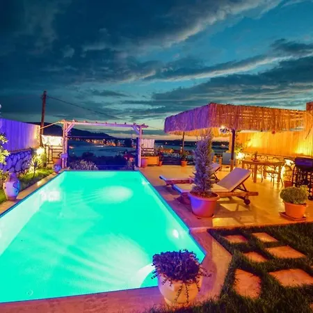 Kalkan / Patara'da Dogayla Ic Ice Balayi Villasi Vila *