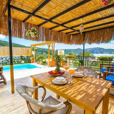 Vila Kalkan / Patara'da Dogayla Ic Ice Balayi Villasi *