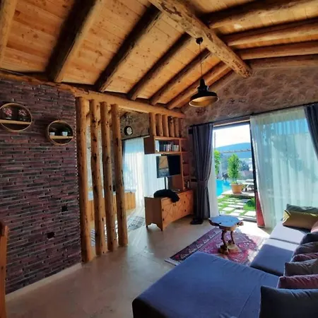 Kalkan / Patara'da Dogayla Ic Ice Balayi Villasi Vila