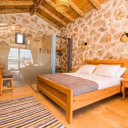 Kalkan / Patara'da Dogayla Ic Ice Balayi Villasi Vila Adakoy