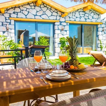Kalkan / Patara'da Dogayla Ic Ice Balayi Villasi Vila Adakoy