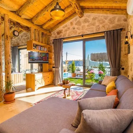 Kalkan / Patara'da Dogayla Ic Ice Balayi Villasi