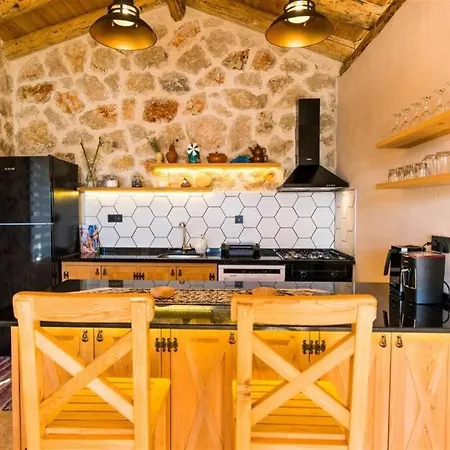 Kalkan / Patara'da Dogayla Ic Ice Balayi Villasi Vila Adakoy