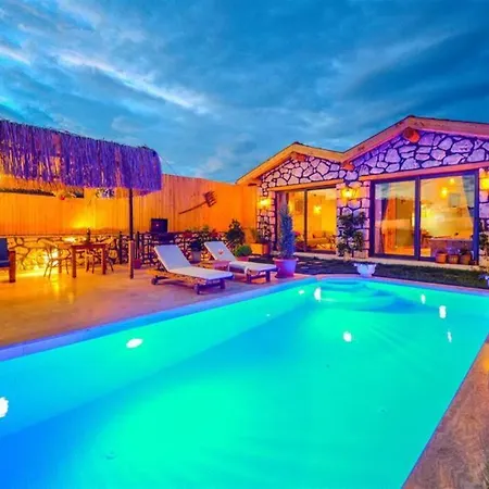 Kalkan / Patara'da Dogayla Ic Ice Balayi Villasi * Adakoy