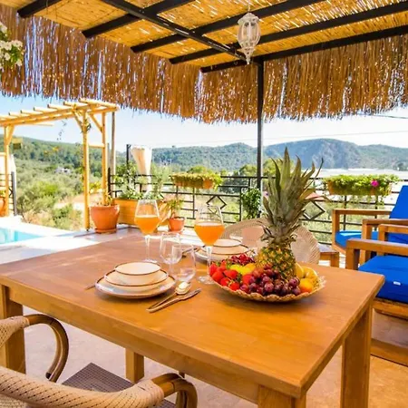 Kalkan / Patara'da Dogayla Ic Ice Balayi Villasi Vila
