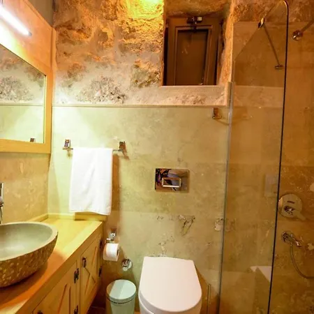 Kalkan / Patara'da Dogayla Ic Ice Balayi Villasi Vila