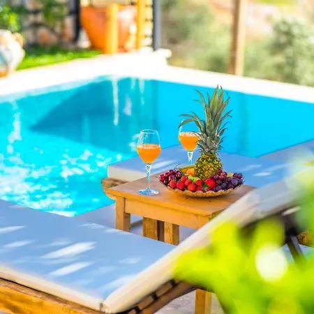 Kalkan / Patara'da Dogayla Ic Ice Balayi Villasi *