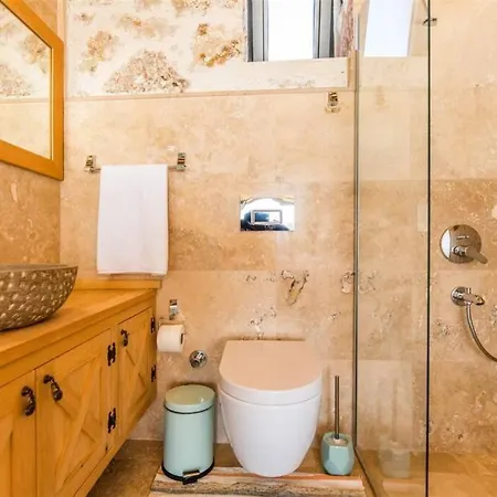 Vila Kalkan / Patara'da Dogayla Ic Ice Balayi Villasi