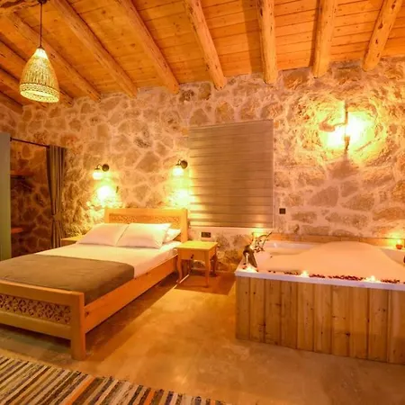 Kalkan / Patara'da Dogayla Ic Ice Balayi Villasi *