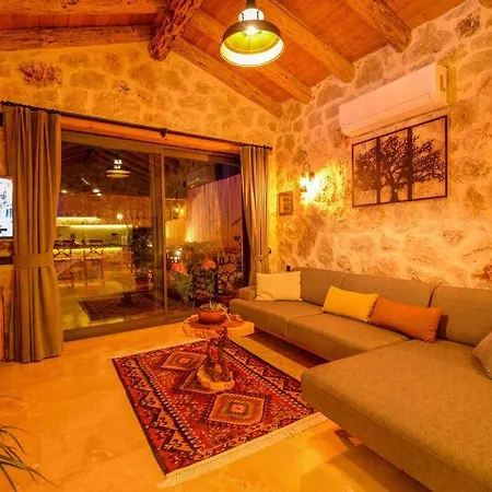 Kalkan / Patara'da Dogayla Ic Ice Balayi Villasi *