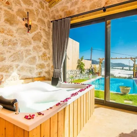 Vila Kalkan / Patara'da Dogayla Ic Ice Balayi Villasi Adakoy