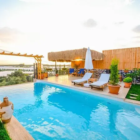 Vila Kalkan / Patara'da Dogayla Ic Ice Balayi Villasi *