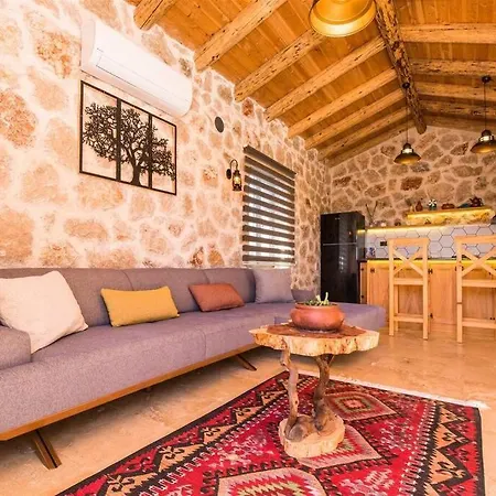 Kalkan / Patara'da Dogayla Ic Ice Balayi Villasi *