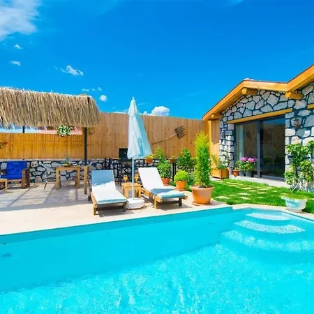 Vila Kalkan / Patara'da Dogayla Ic Ice Balayi Villasi Adakoy