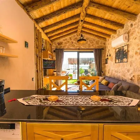 Vila Kalkan / Patara'da Dogayla Ic Ice Balayi Villasi Adakoy