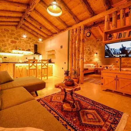 Kalkan / Patara'da Dogayla Ic Ice Balayi Villasi *